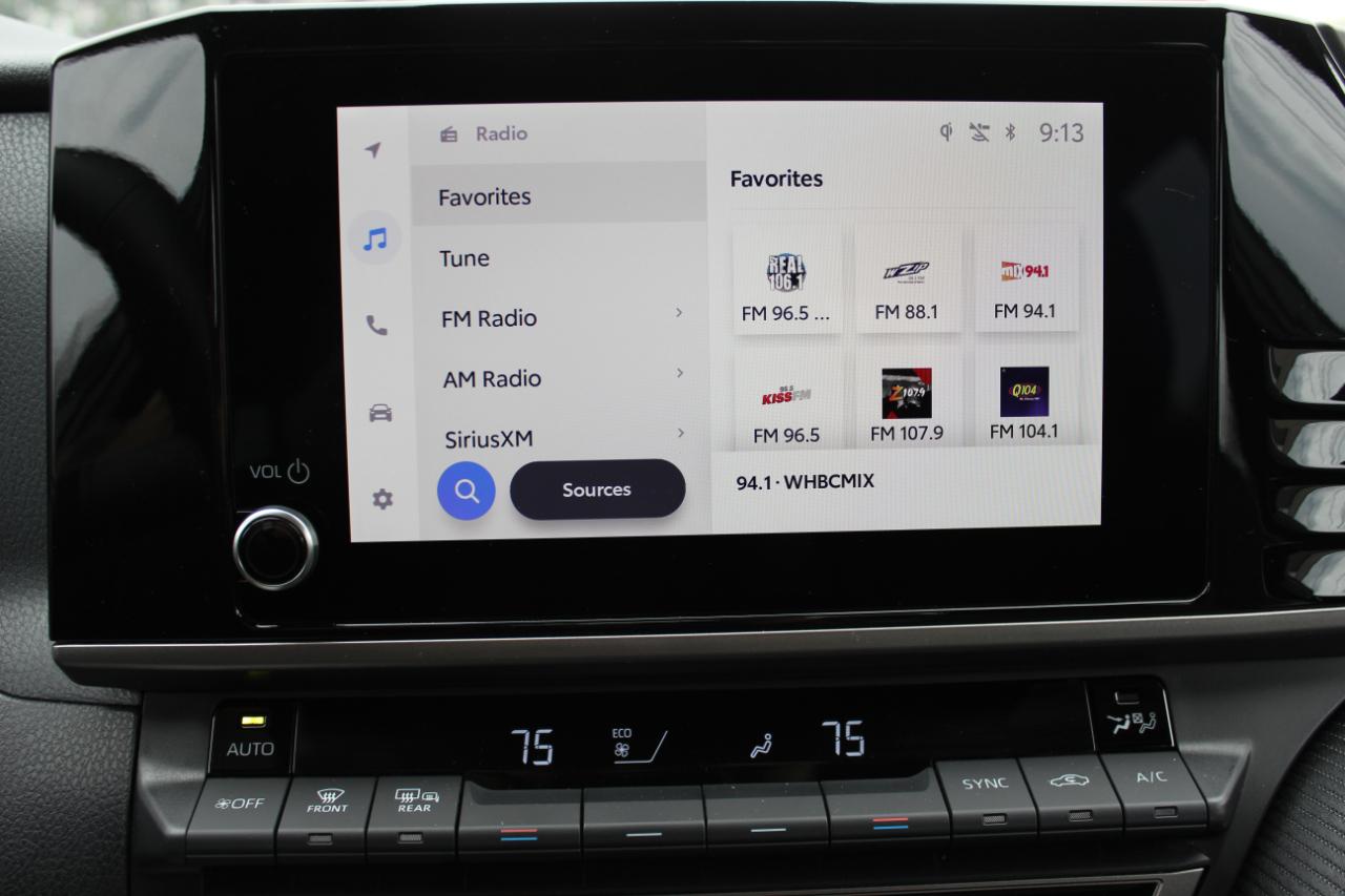 Toyota Camry Hybrid SE 2025