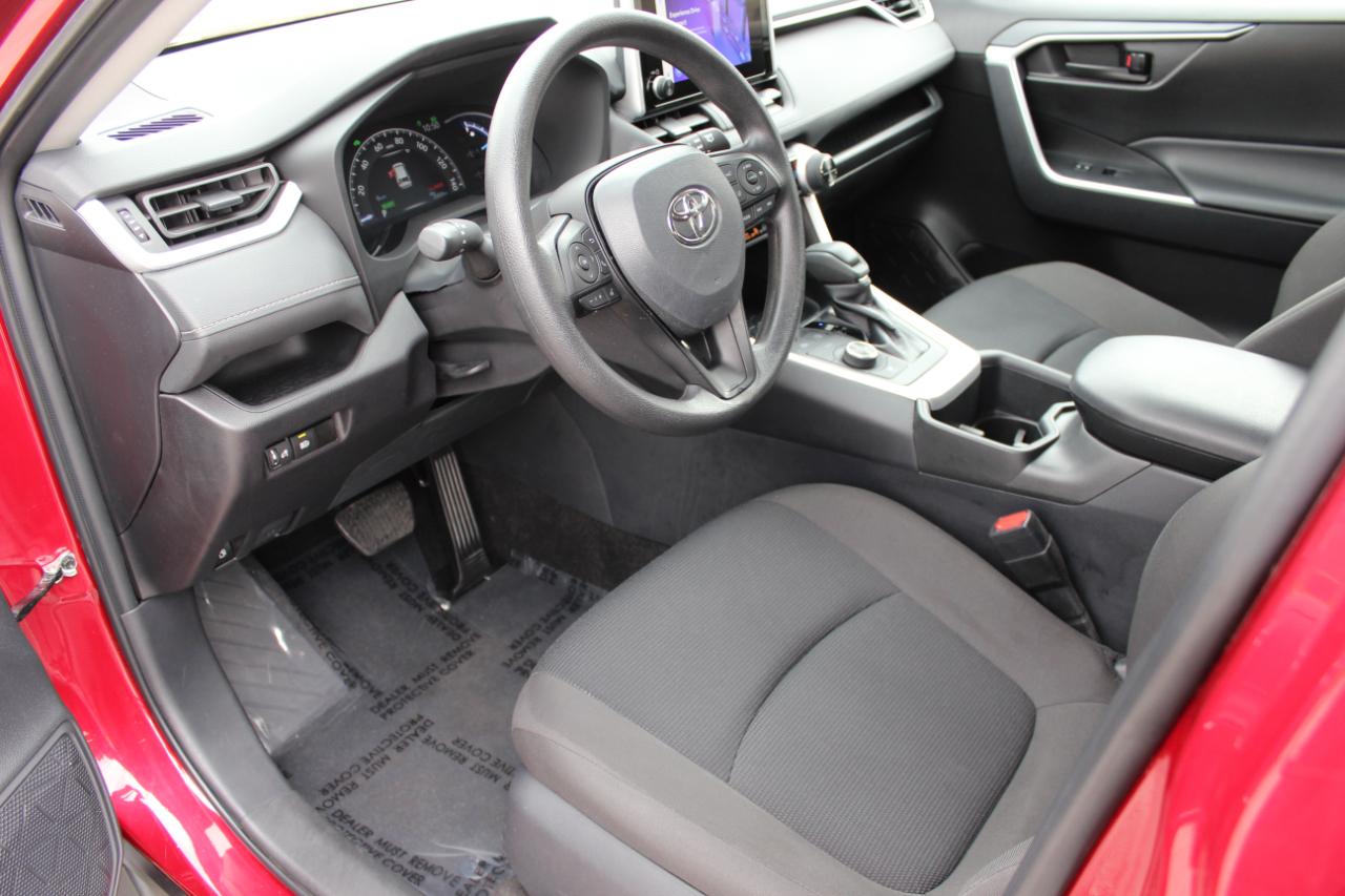 Toyota RAV4 Hybrid LE 2025