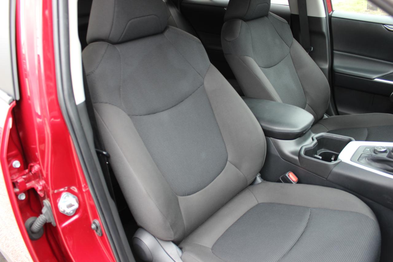 Toyota RAV4 Hybrid LE 2025