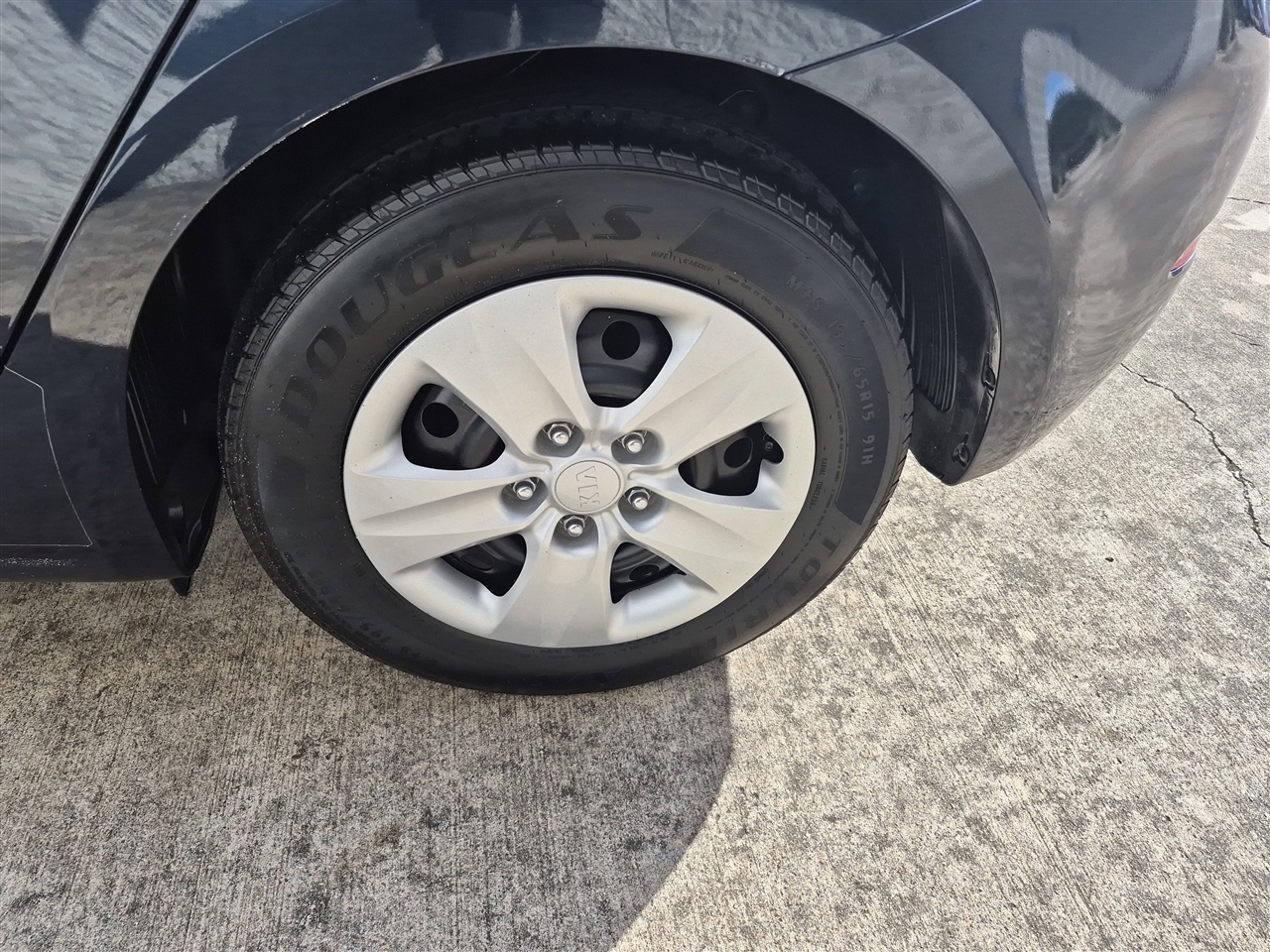 Kia Forte 5-Door LX 2017