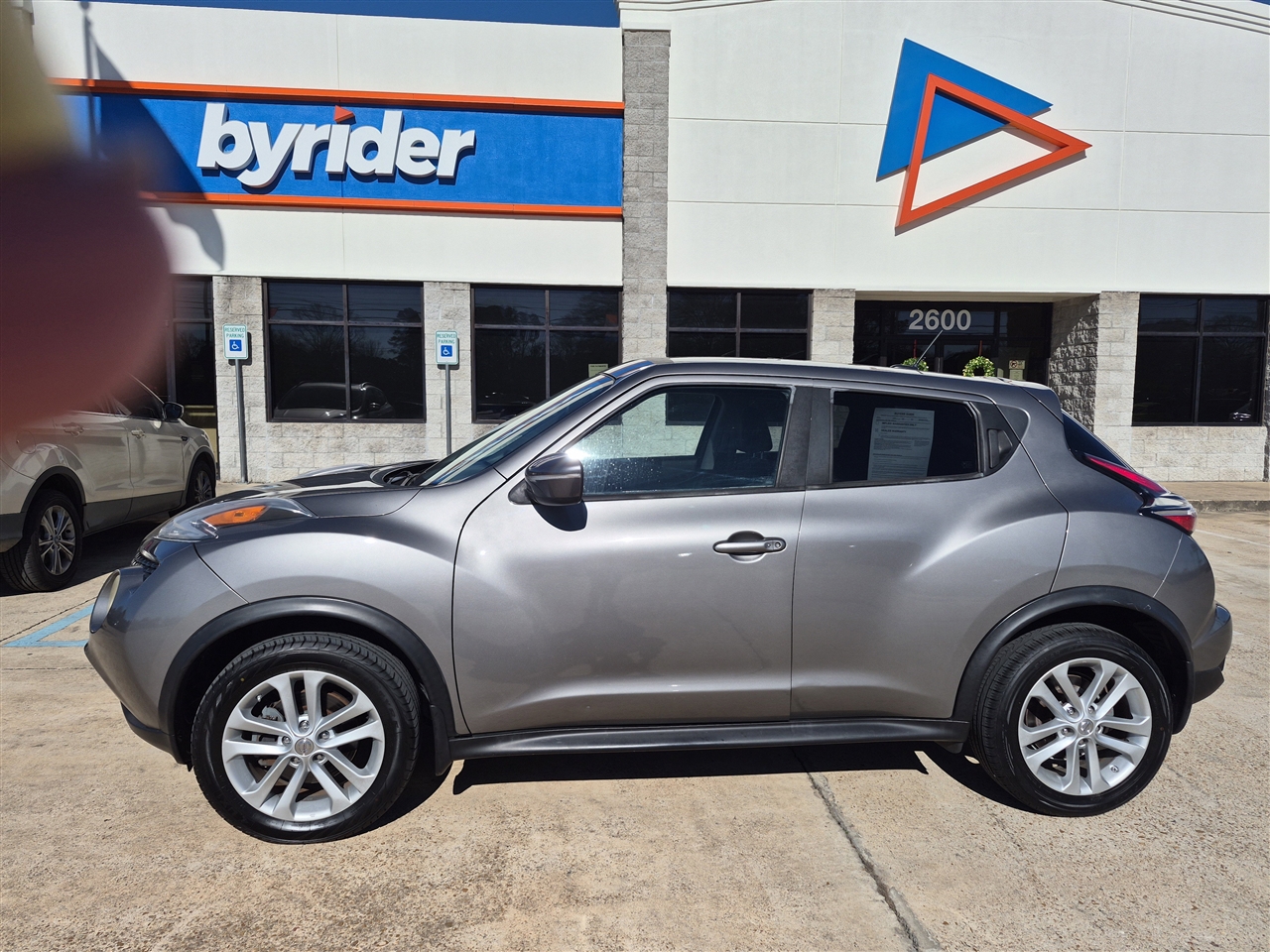 Nissan Juke SV FWD 2016