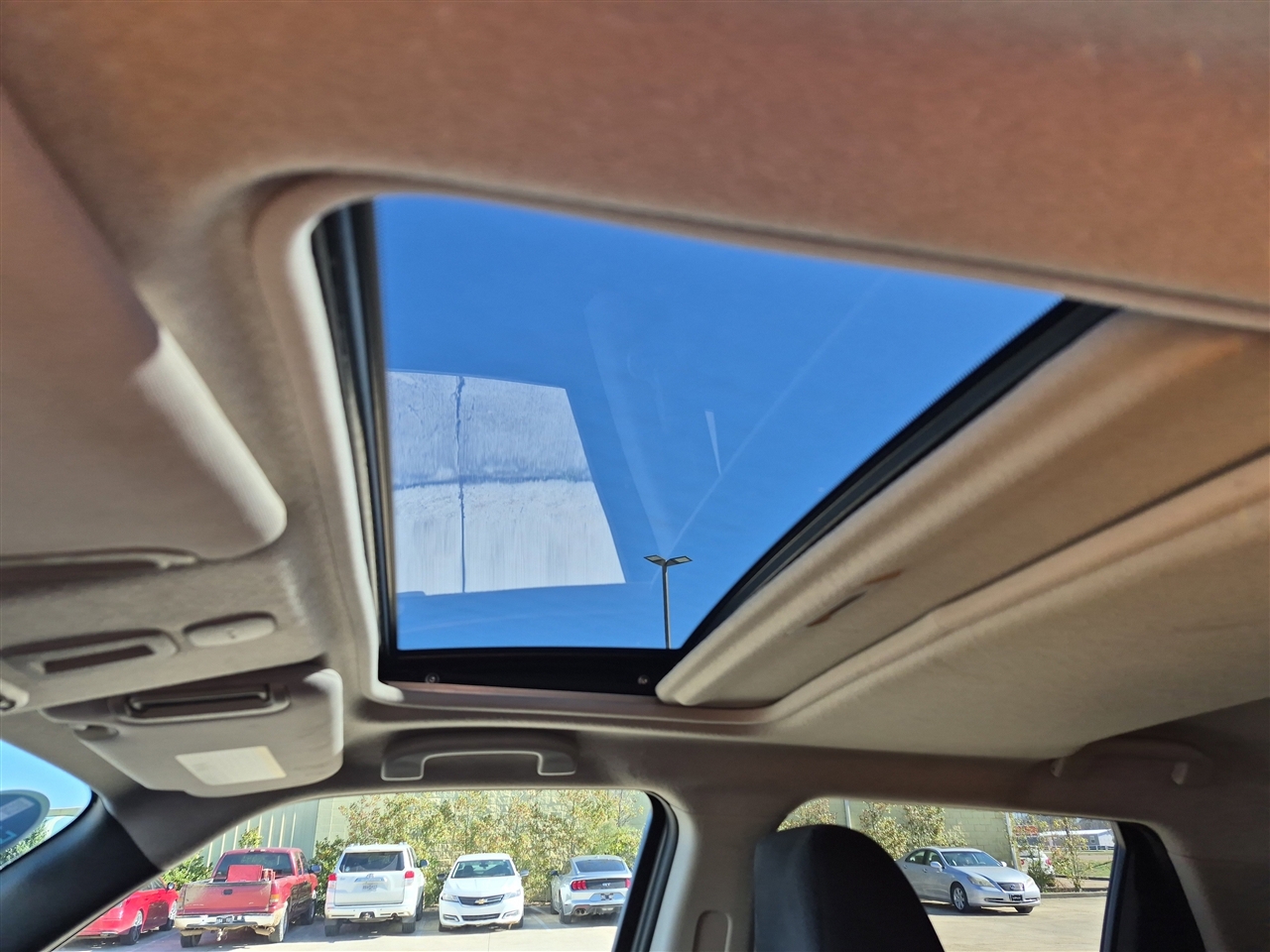 Nissan Juke SV FWD 2016