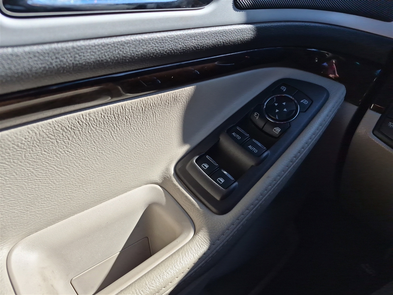 Ford Explorer Limited FWD 2014