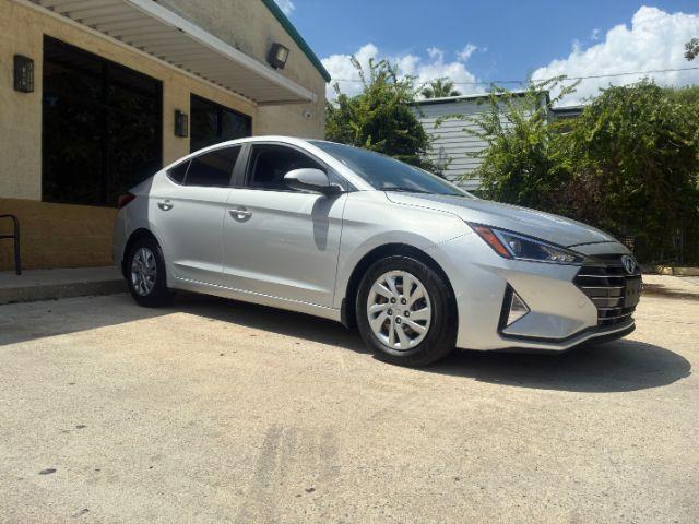 Hyundai Elantra SE 6AT 2019