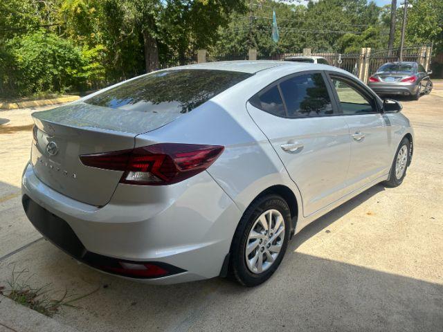 Hyundai Elantra SE 6AT 2019