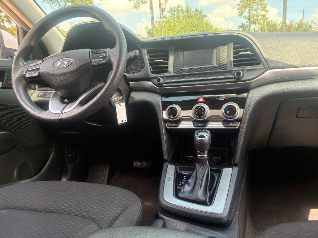 Hyundai Elantra SE 6AT 2019