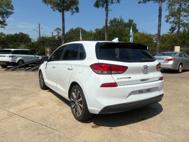 Hyundai Elantra GT Base 6A 2019