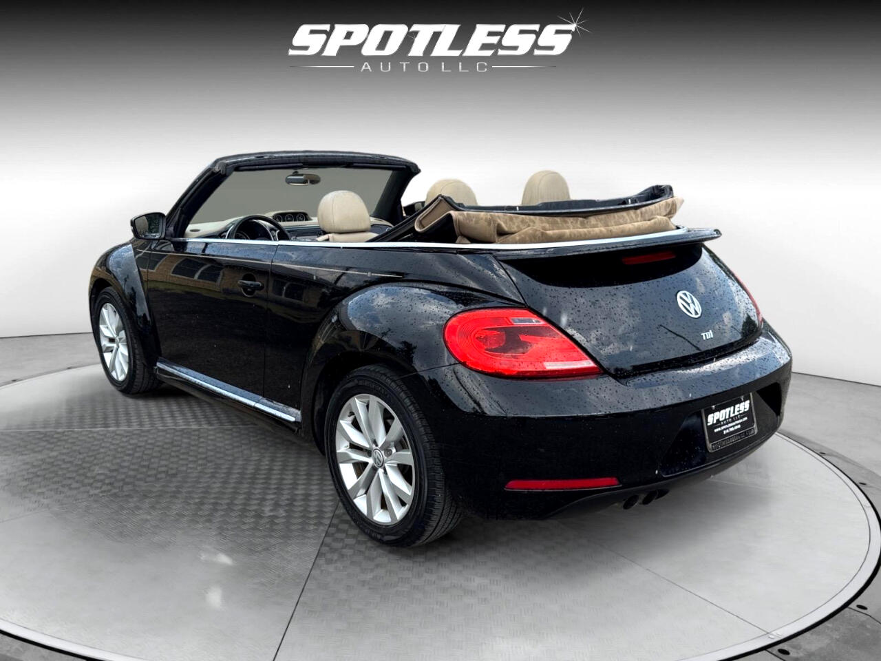2013 Volkswagen Beetle TDI Convertible photo 3