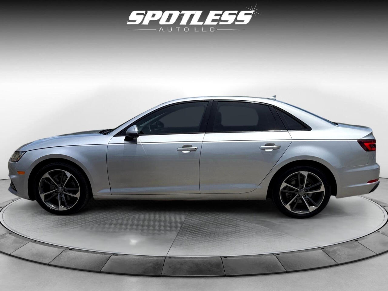 2019 Audi A4 TFSI Premium photo 2