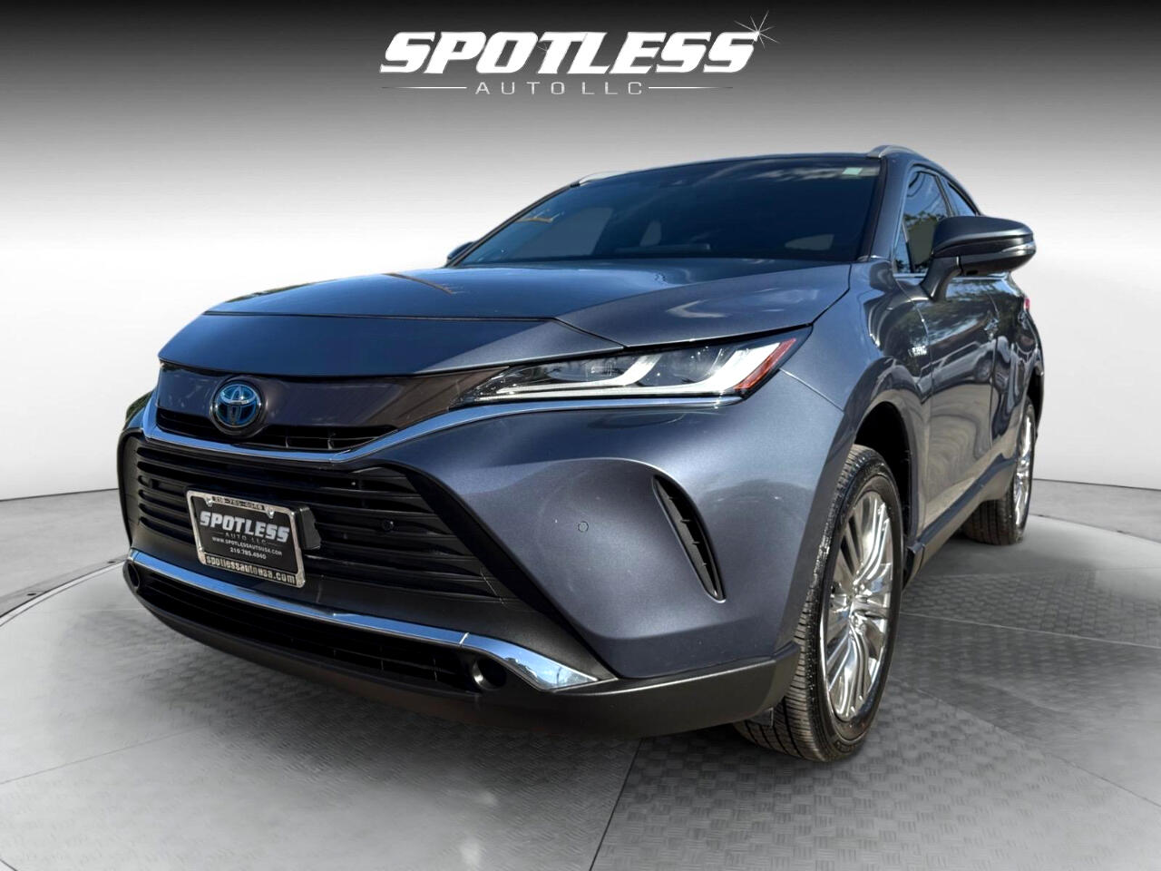 2021 Toyota Venza XLE photo 2