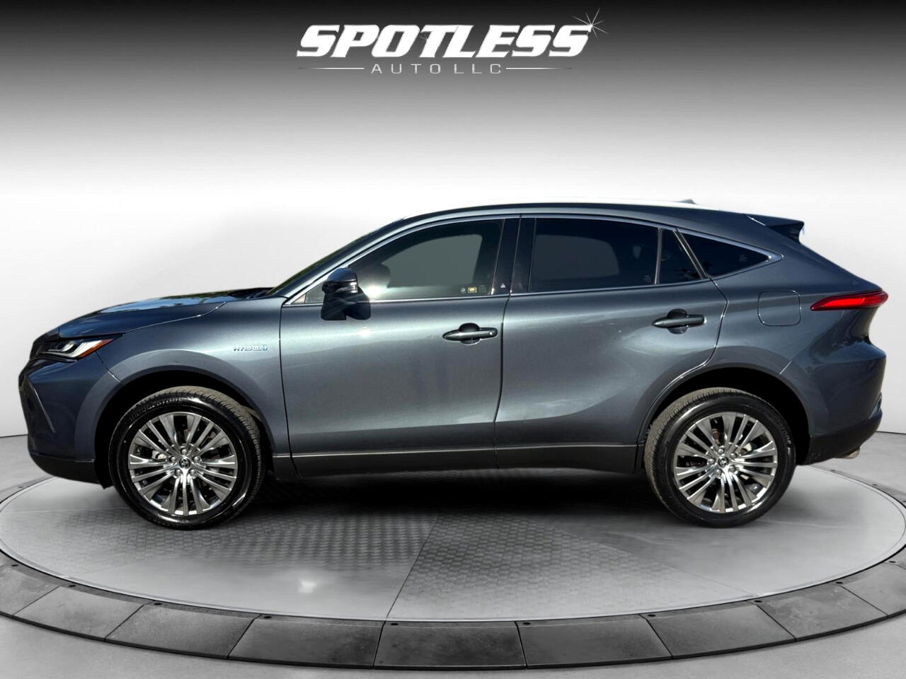 2021 Toyota Venza XLE photo 3