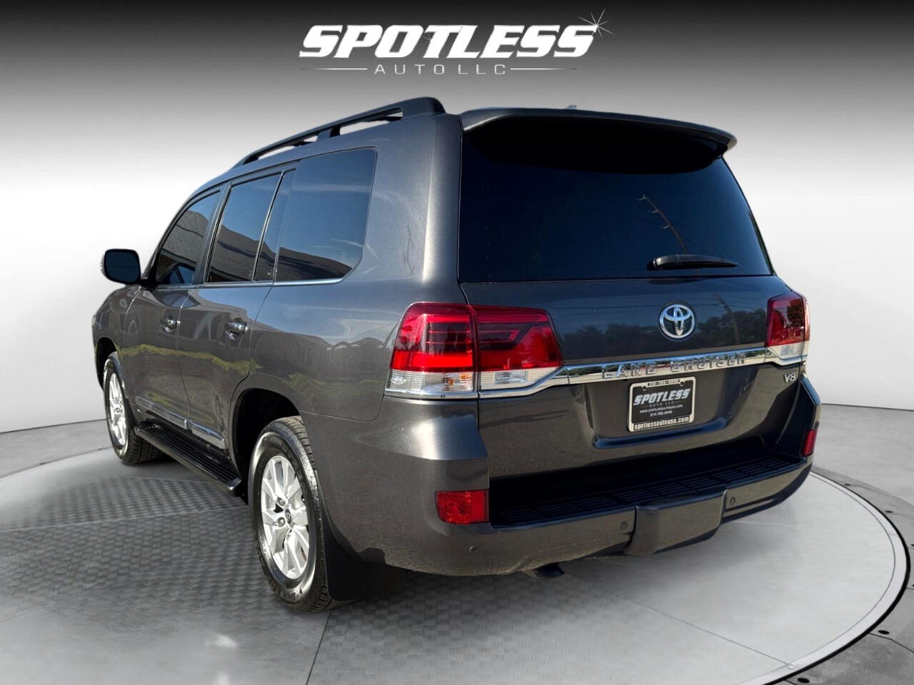 2019 Toyota Land Cruiser photo 3