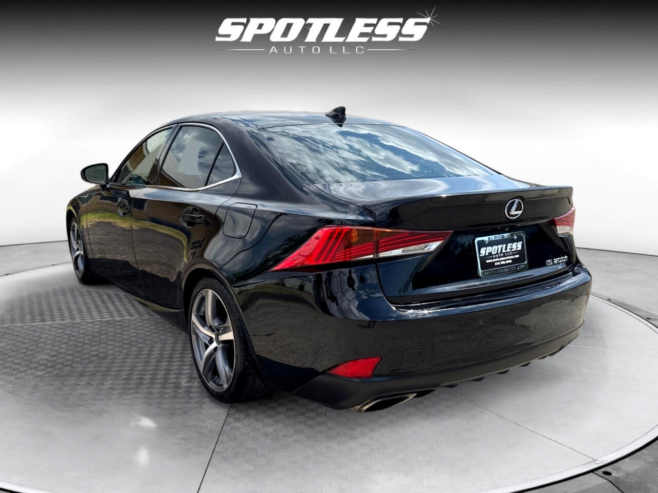 2017 Lexus IS 200t photo 3