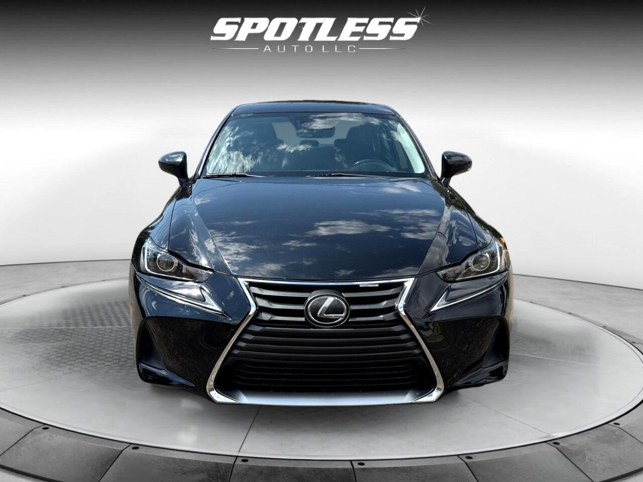 2017 Lexus IS 200t photo 4