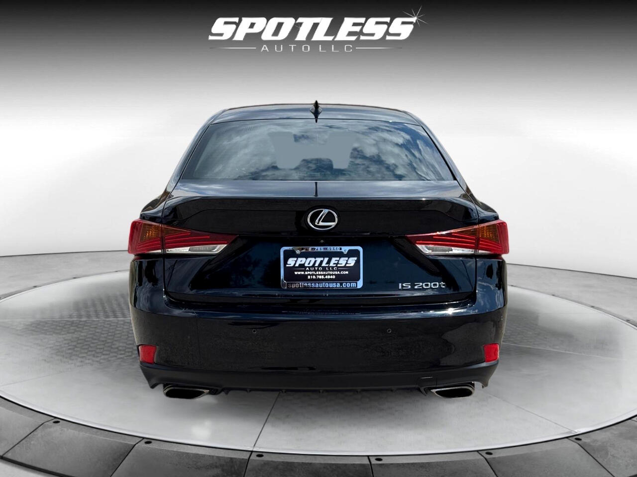 2017 Lexus IS 200t photo 5