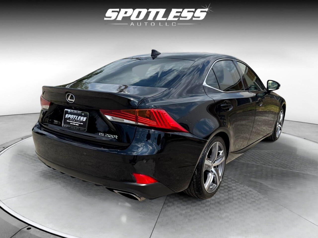2017 Lexus IS 200t photo 8