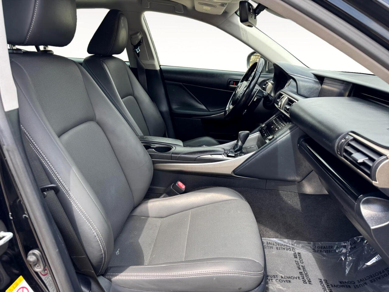 2017 Lexus IS 200t photo 17