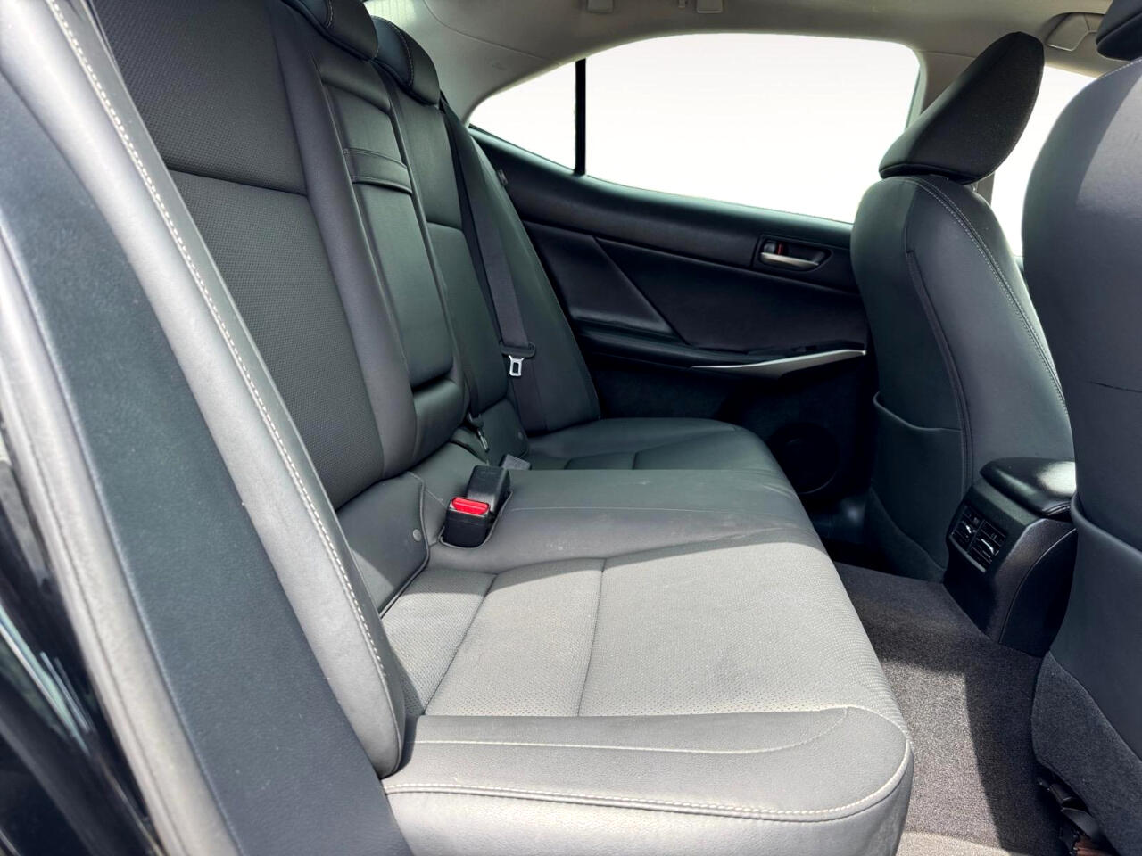 2017 Lexus IS 200t photo 22