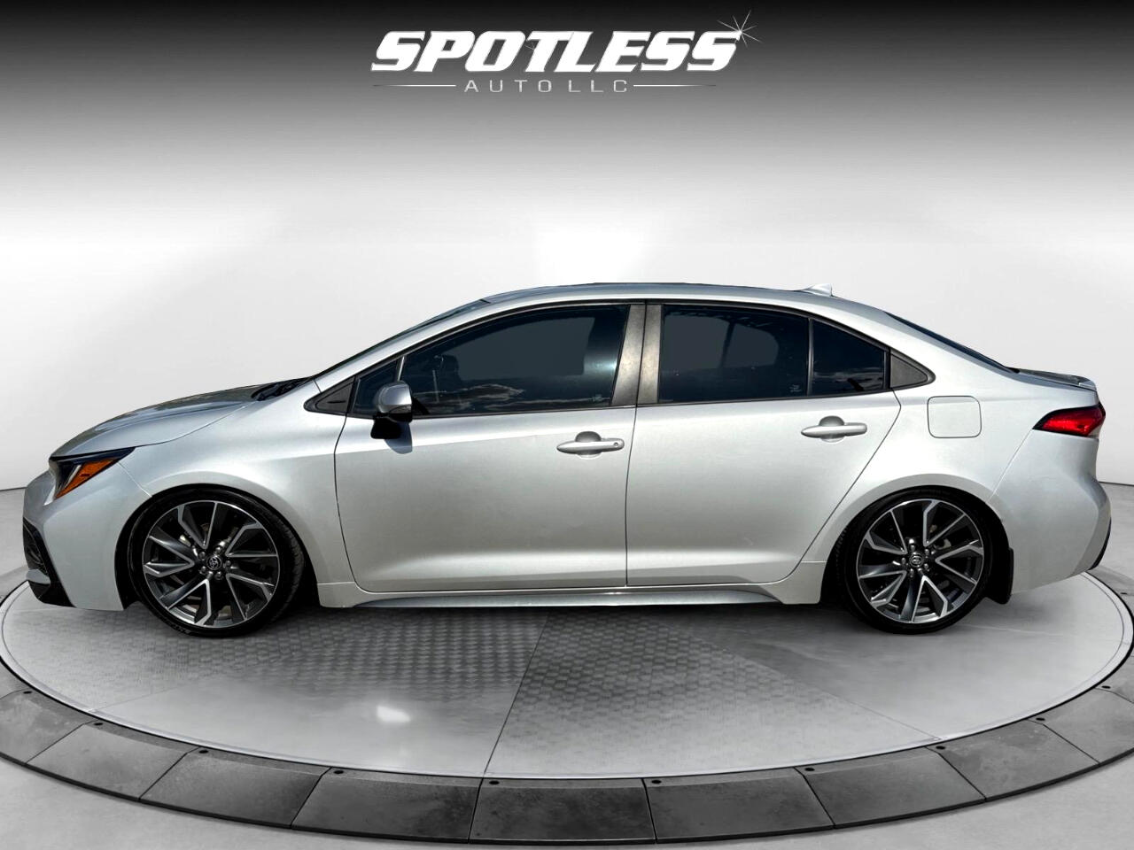 2021 Toyota Corolla SE photo 2