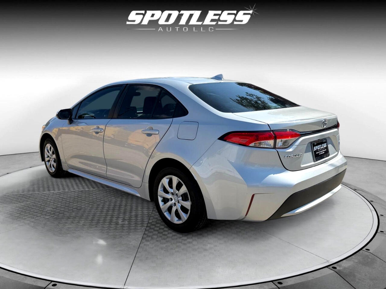 2022 Toyota Corolla LE photo 3