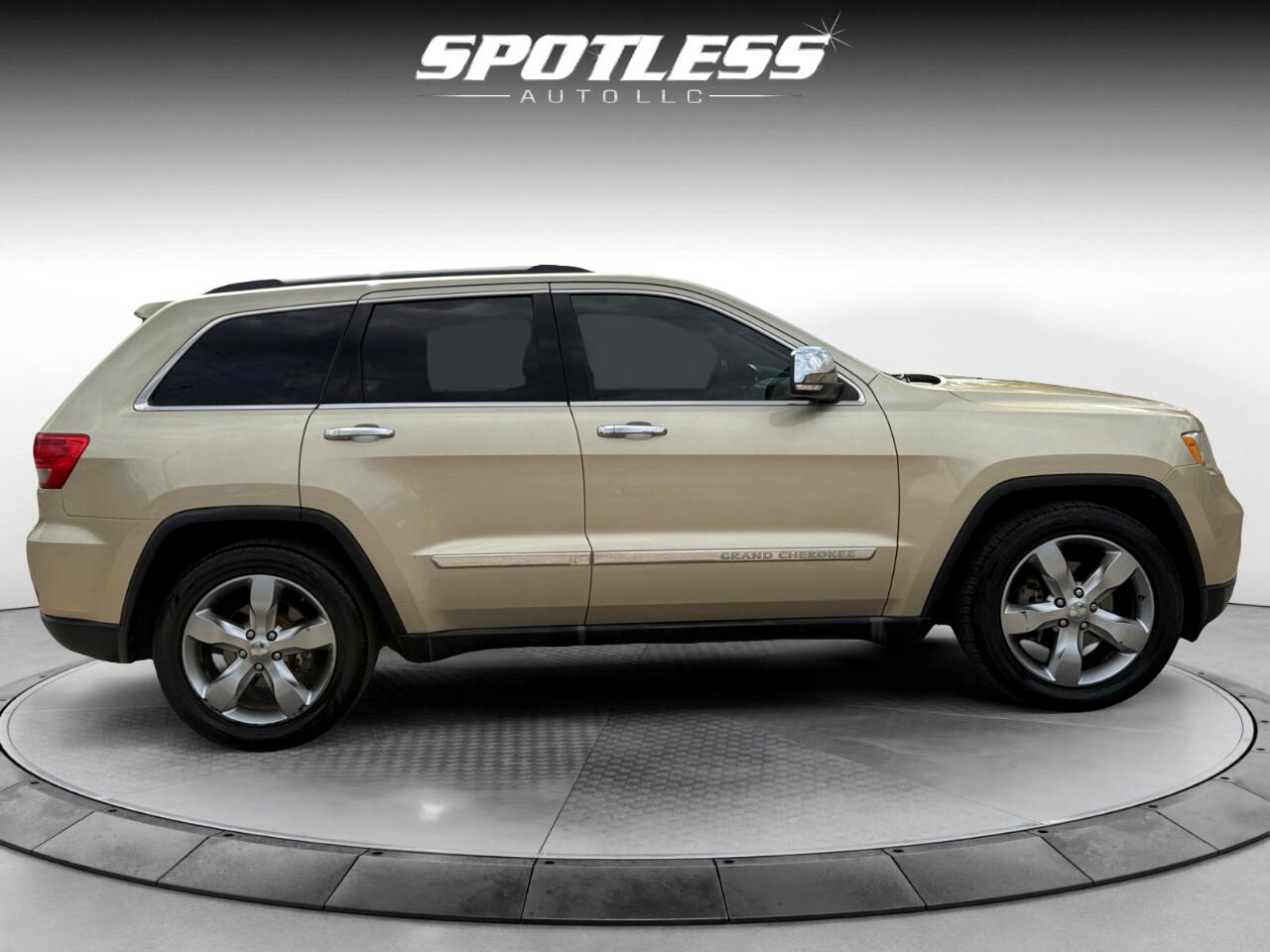 2011 Jeep Grand Cherokee Overland photo 7