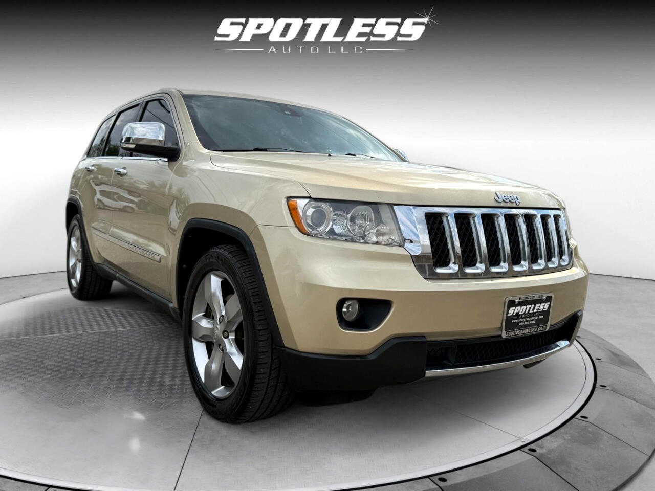 2011 Jeep Grand Cherokee Overland photo 10