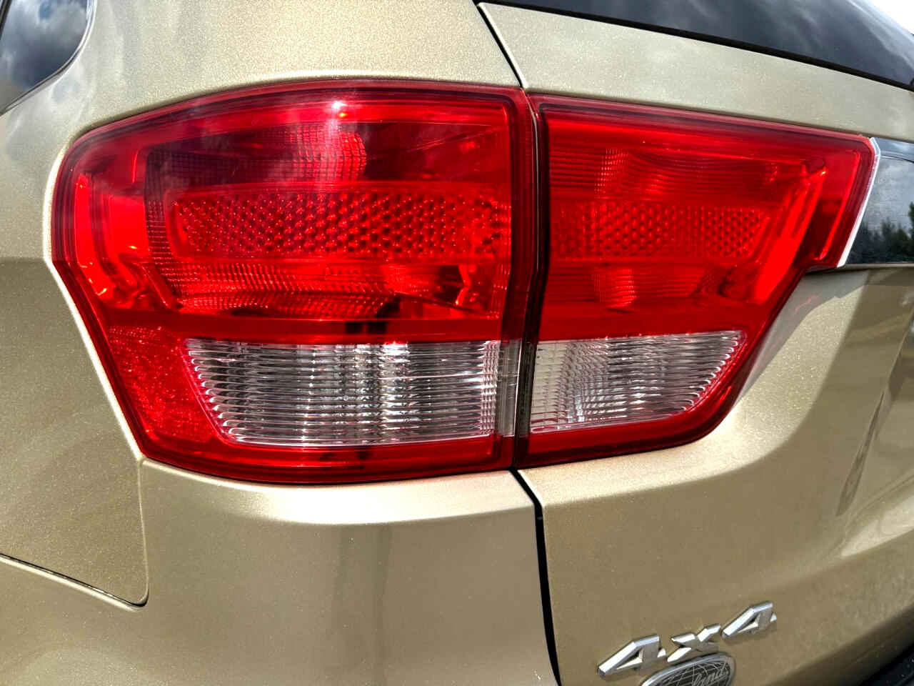 2011 Jeep Grand Cherokee Overland photo 12