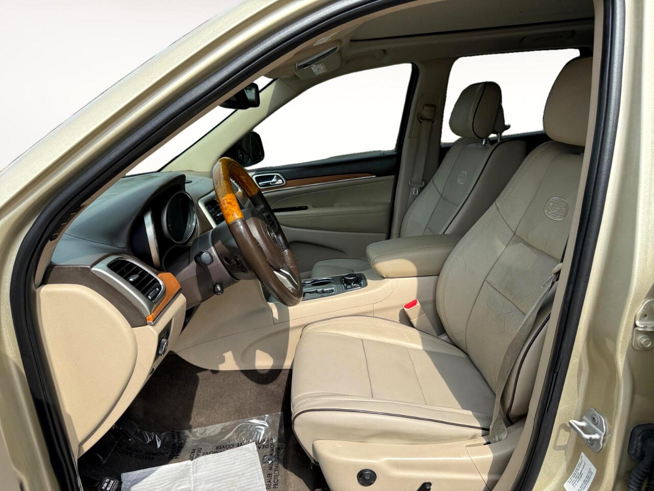 2011 Jeep Grand Cherokee Overland photo 16