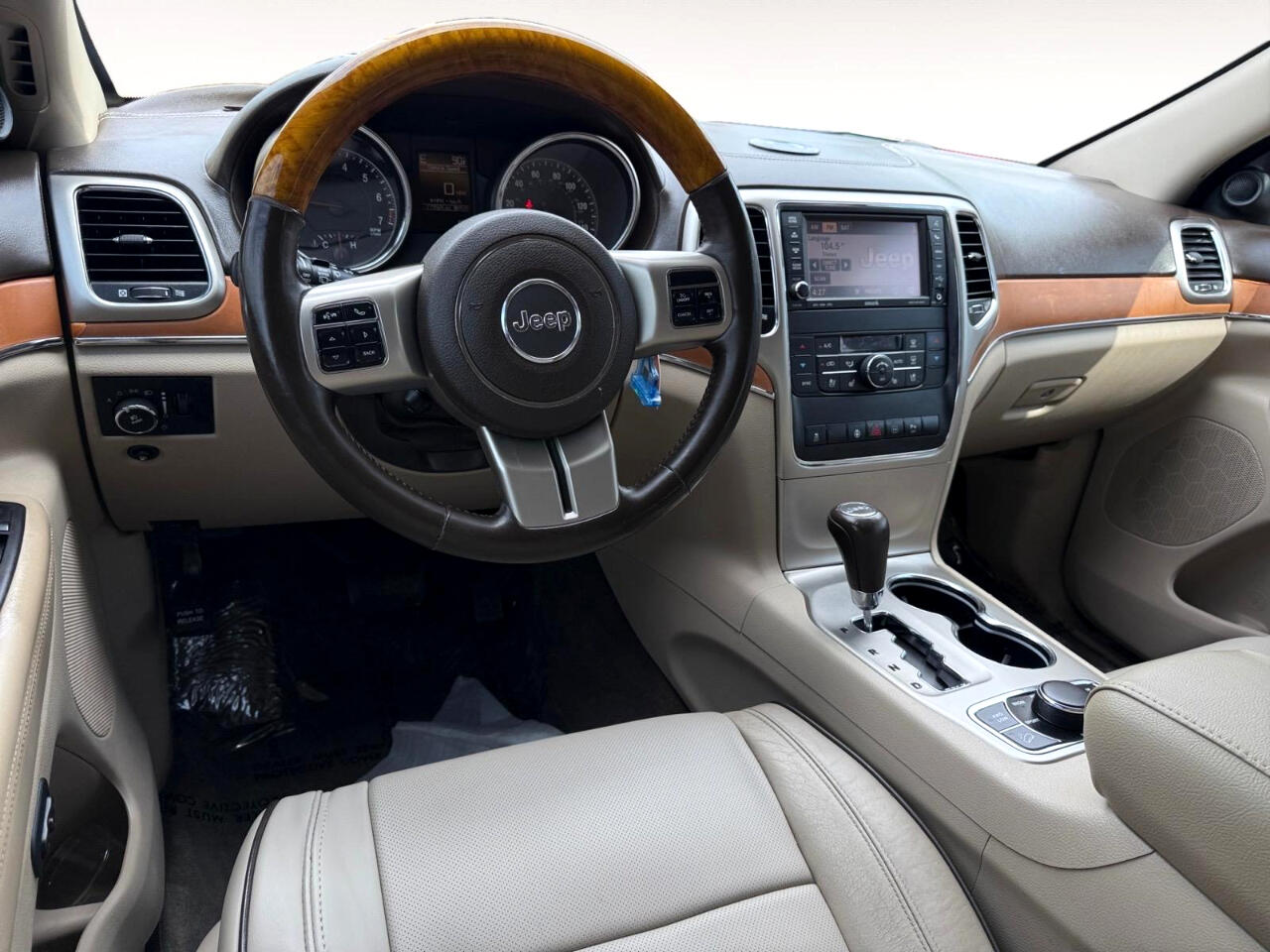 2011 Jeep Grand Cherokee Overland photo 18