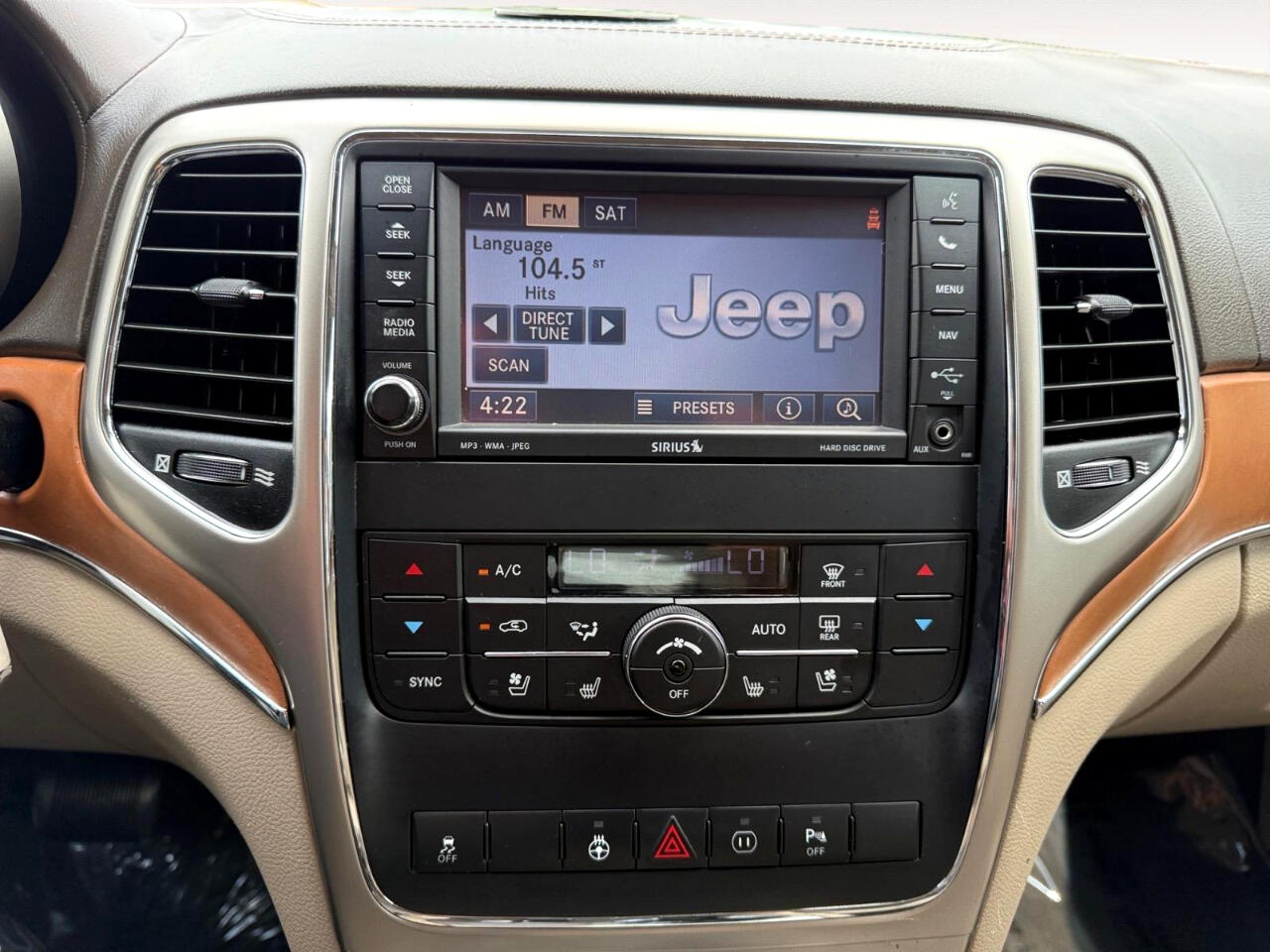 2011 Jeep Grand Cherokee Overland photo 19