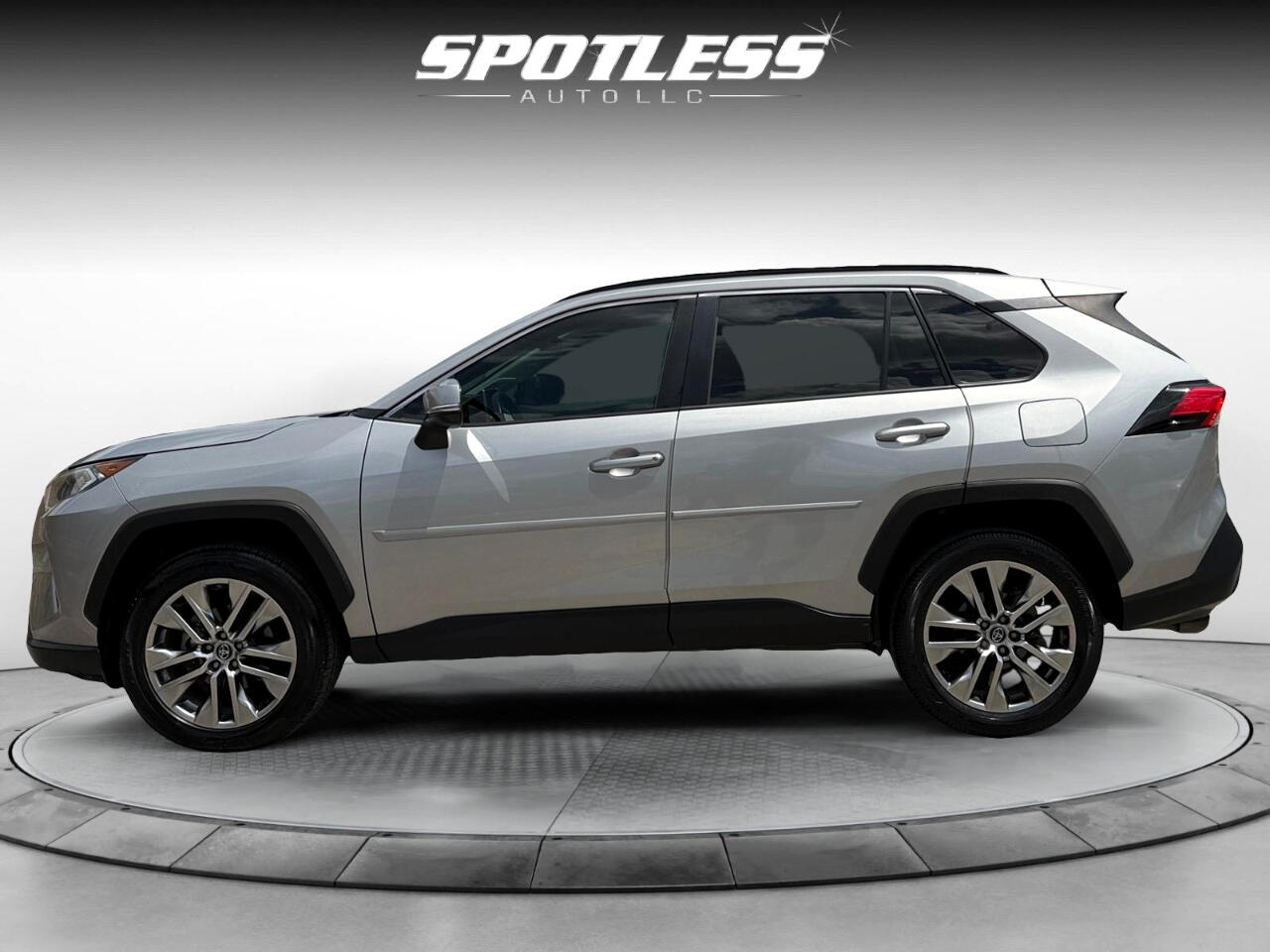 2019 Toyota RAV4 XLE Premium photo 2