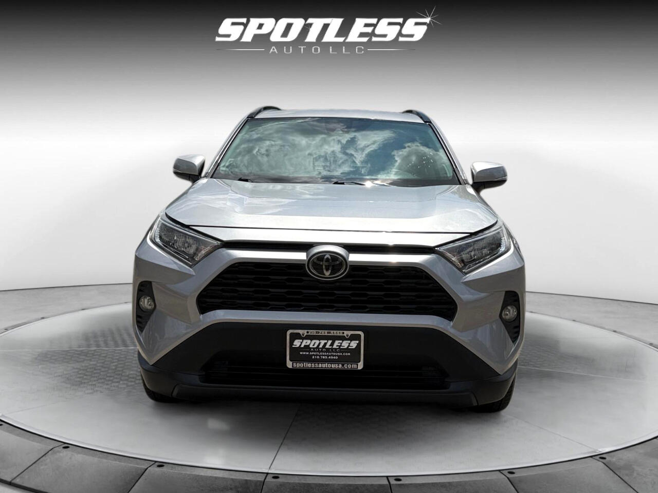 2019 Toyota RAV4 XLE Premium photo 4