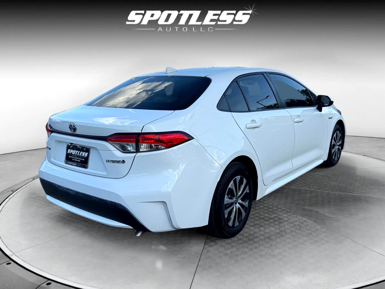2021 Toyota Corolla LE Hybrid photo 8