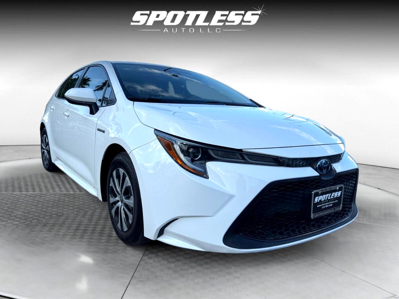 2021 Toyota Corolla LE Hybrid photo 10