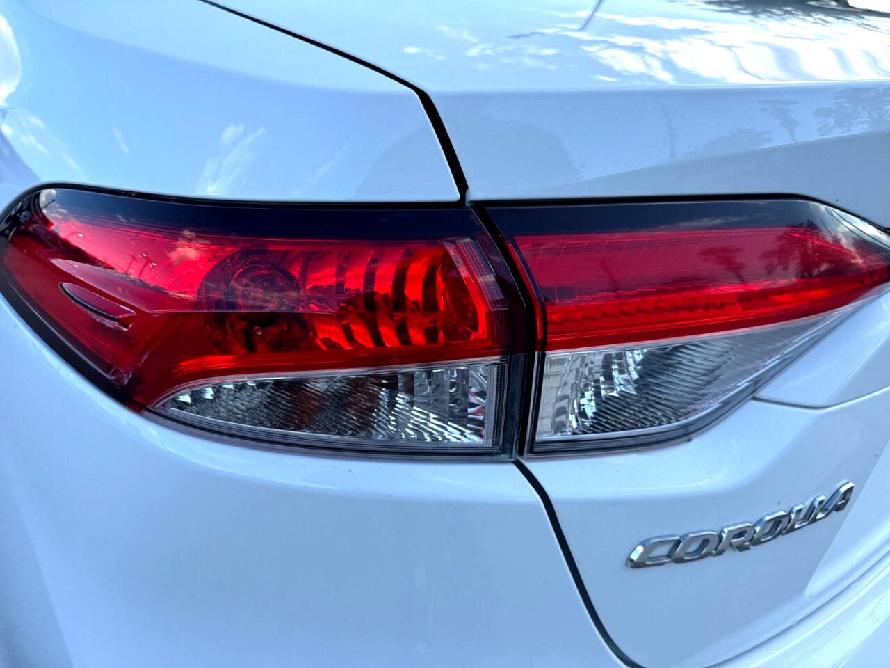 2021 Toyota Corolla LE Hybrid photo 11
