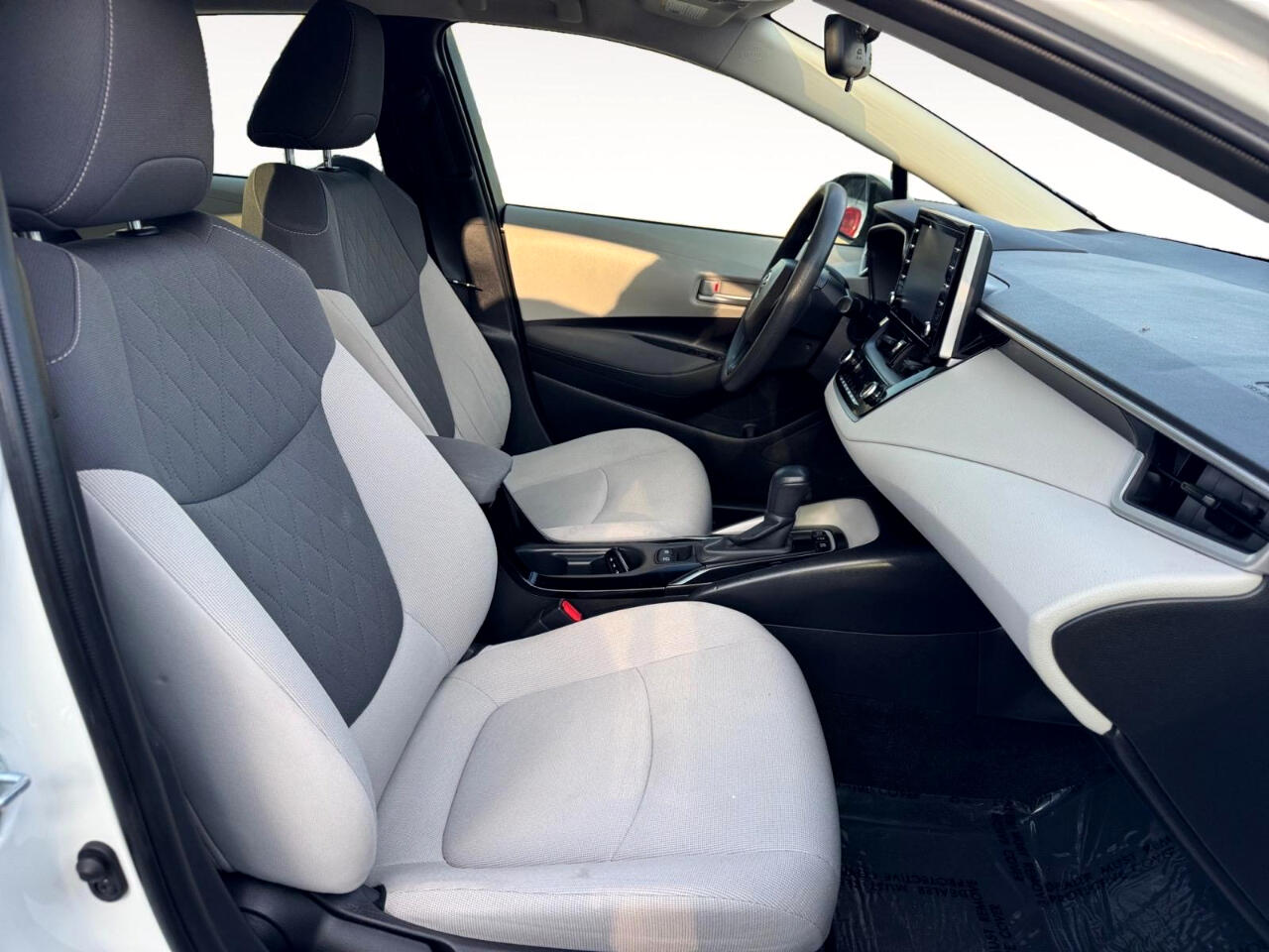 2021 Toyota Corolla LE Hybrid photo 19