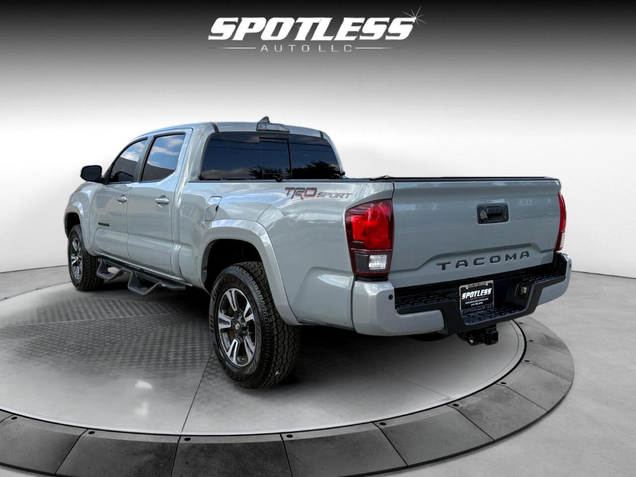 2018 Toyota Tacoma TRD Sport Double Cab V6 photo 3