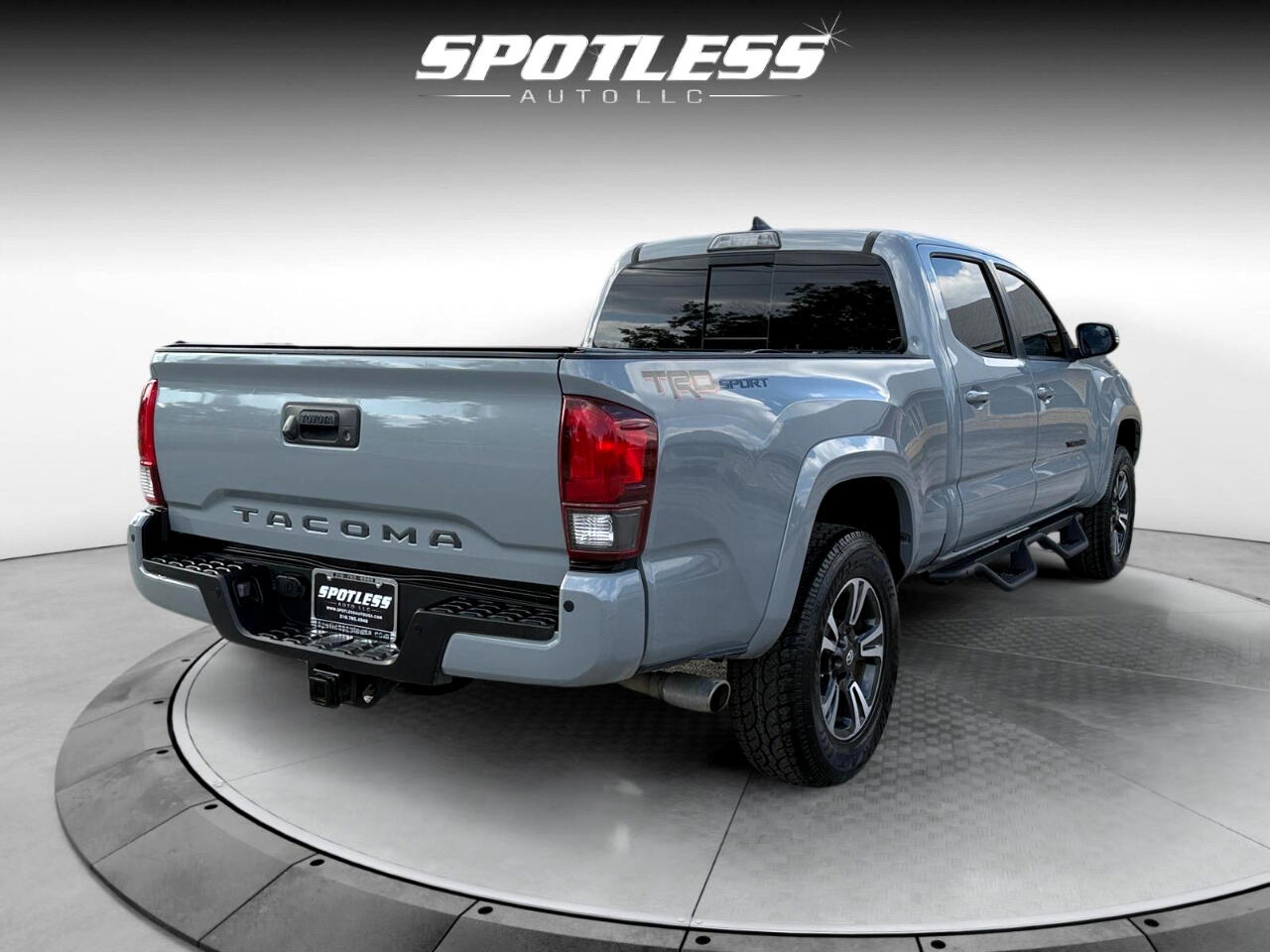 2018 Toyota Tacoma TRD Sport Double Cab V6 photo 8