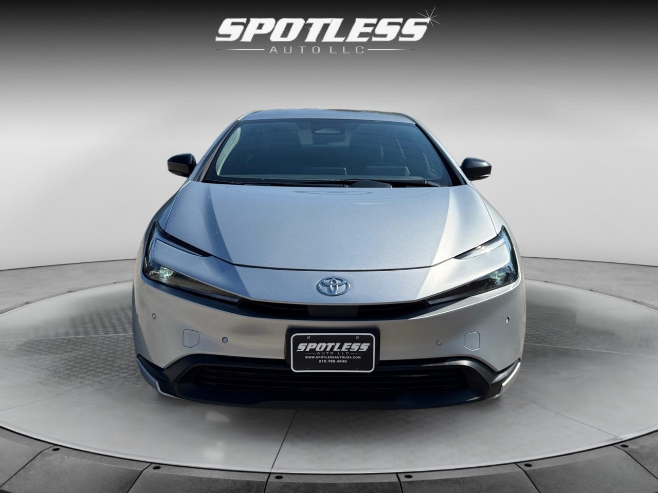 2024 Toyota Prius LE photo 4