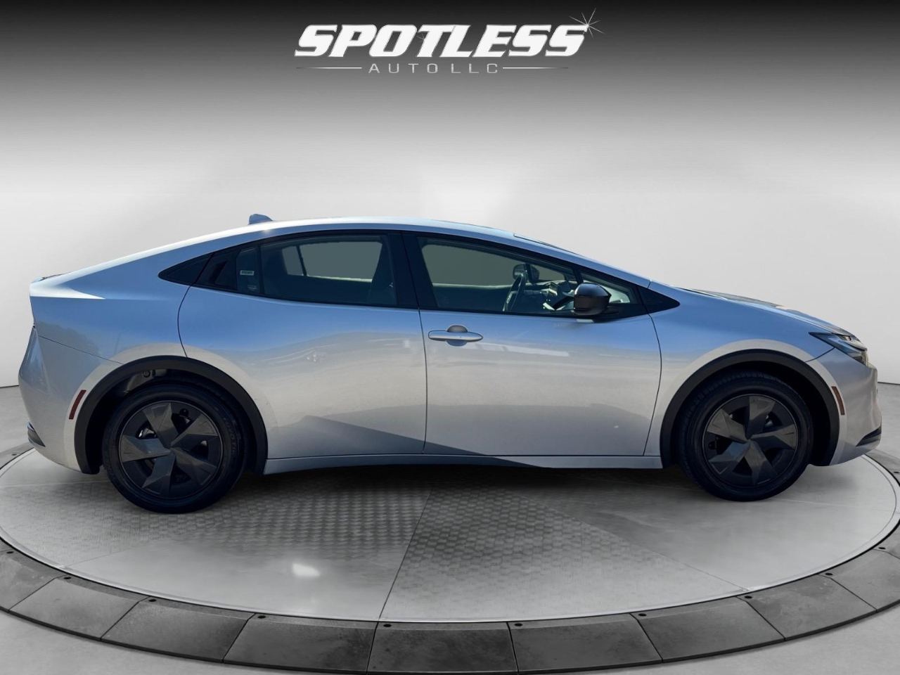 2024 Toyota Prius LE photo 7