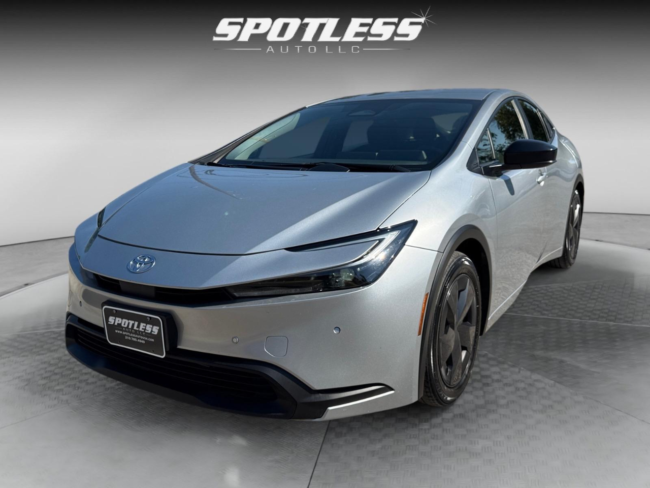 2024 Toyota Prius LE photo 9