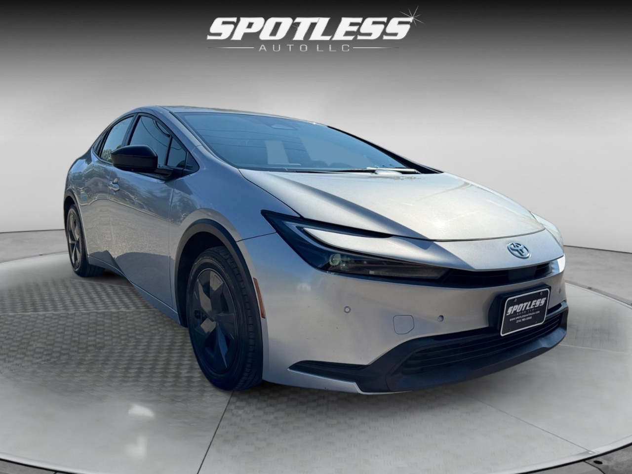 2024 Toyota Prius LE photo 10