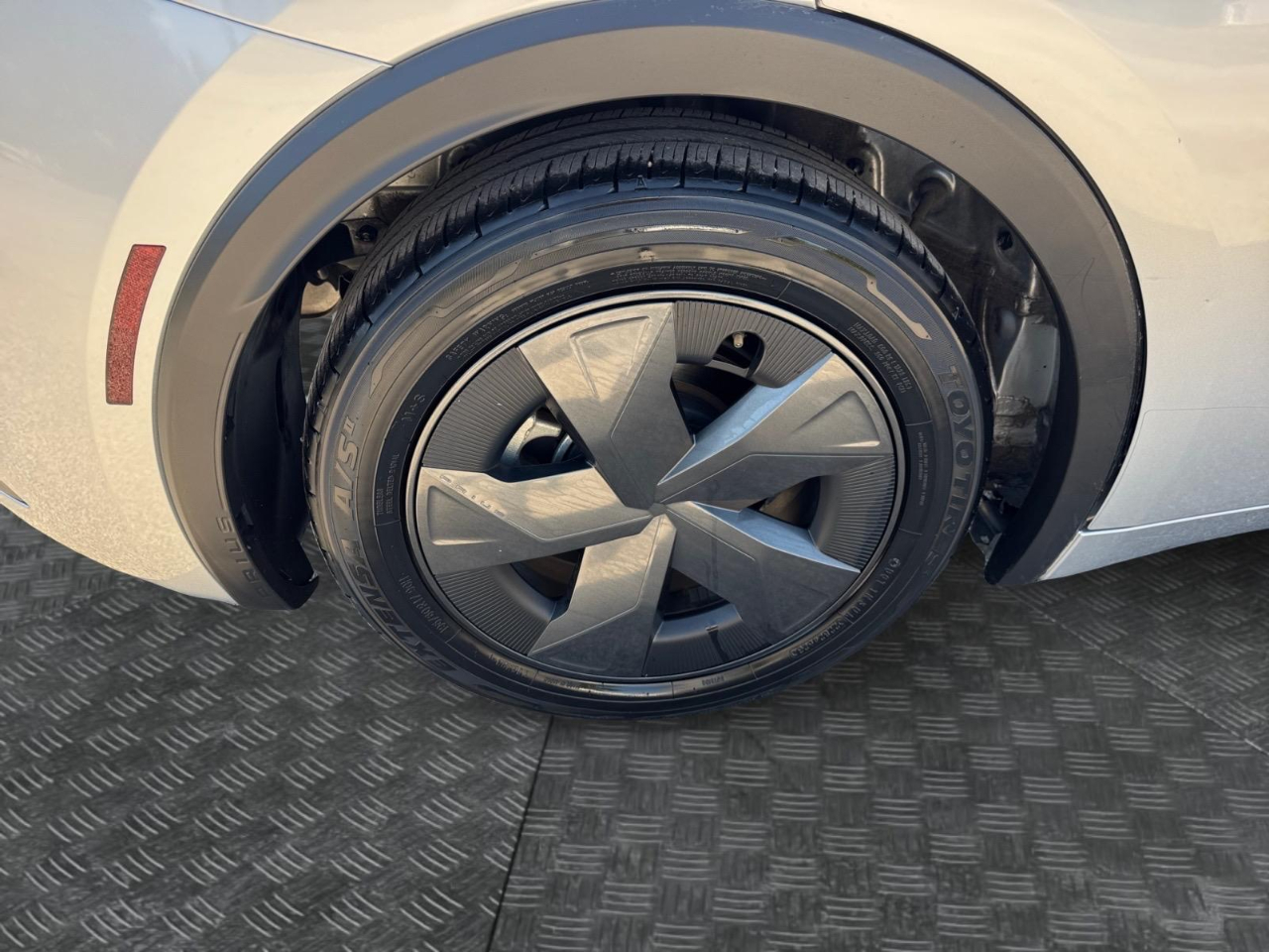 2024 Toyota Prius LE photo 13