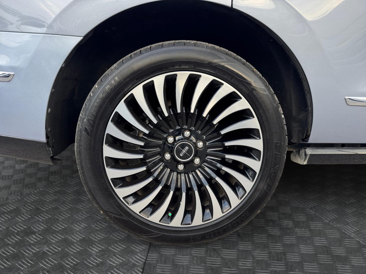 2018 Lincoln Navigator Black Label photo 12