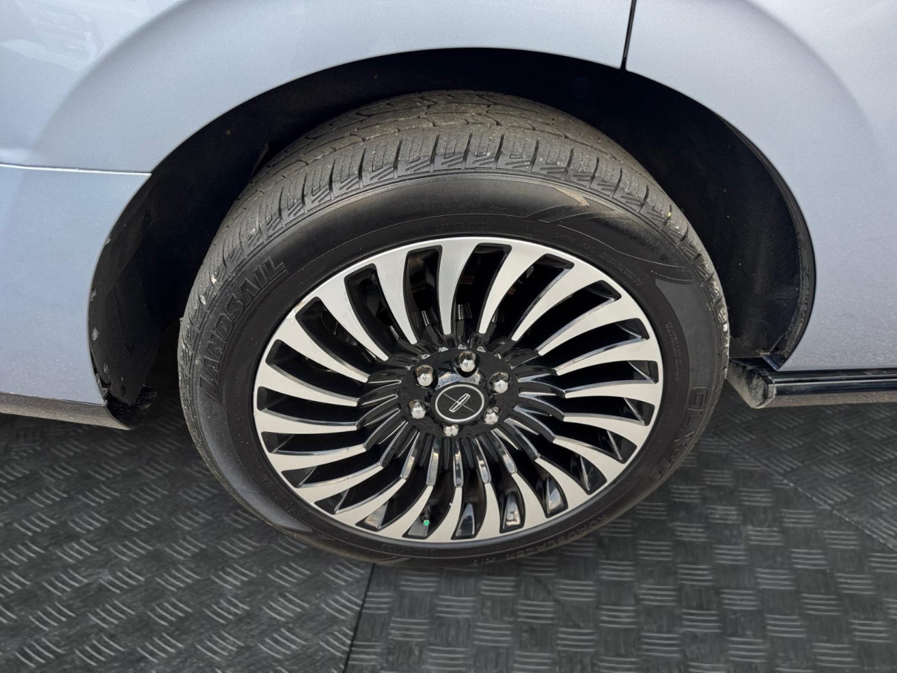 2018 Lincoln Navigator Black Label photo 13