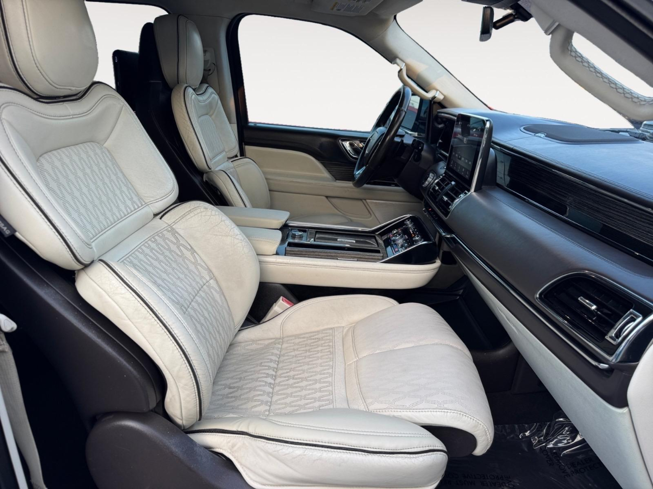 2018 Lincoln Navigator Black Label photo 21