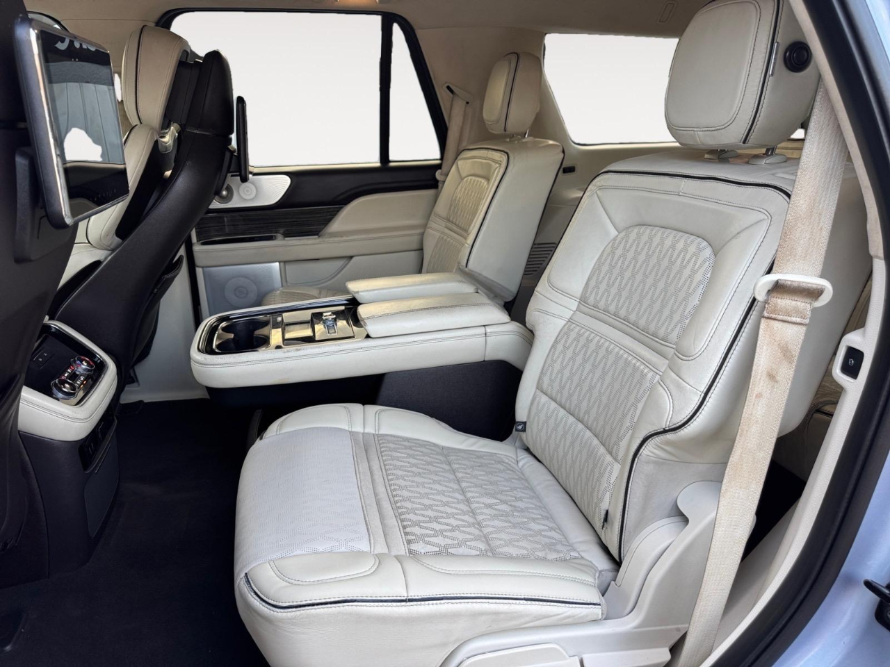 2018 Lincoln Navigator Black Label photo 22