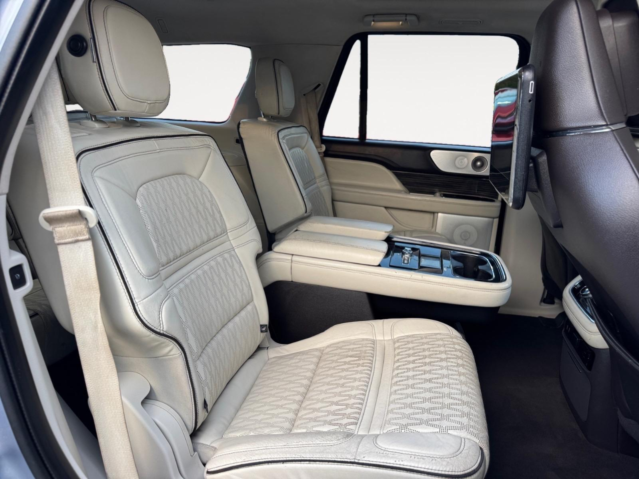 2018 Lincoln Navigator Black Label photo 23