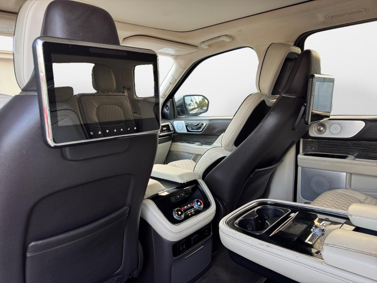2018 Lincoln Navigator Black Label photo 25