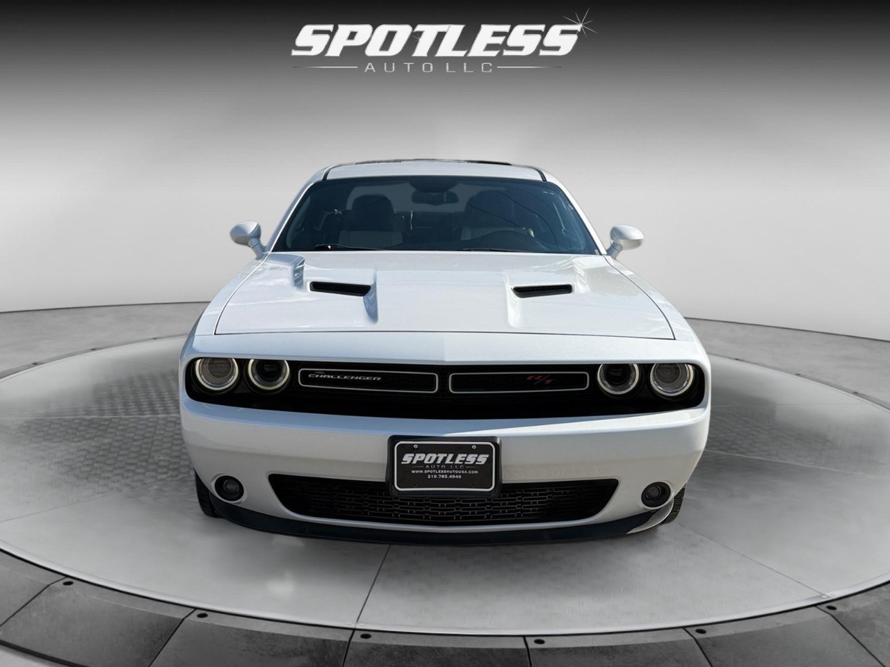 2015 Dodge Challenger SXT Plus photo 4